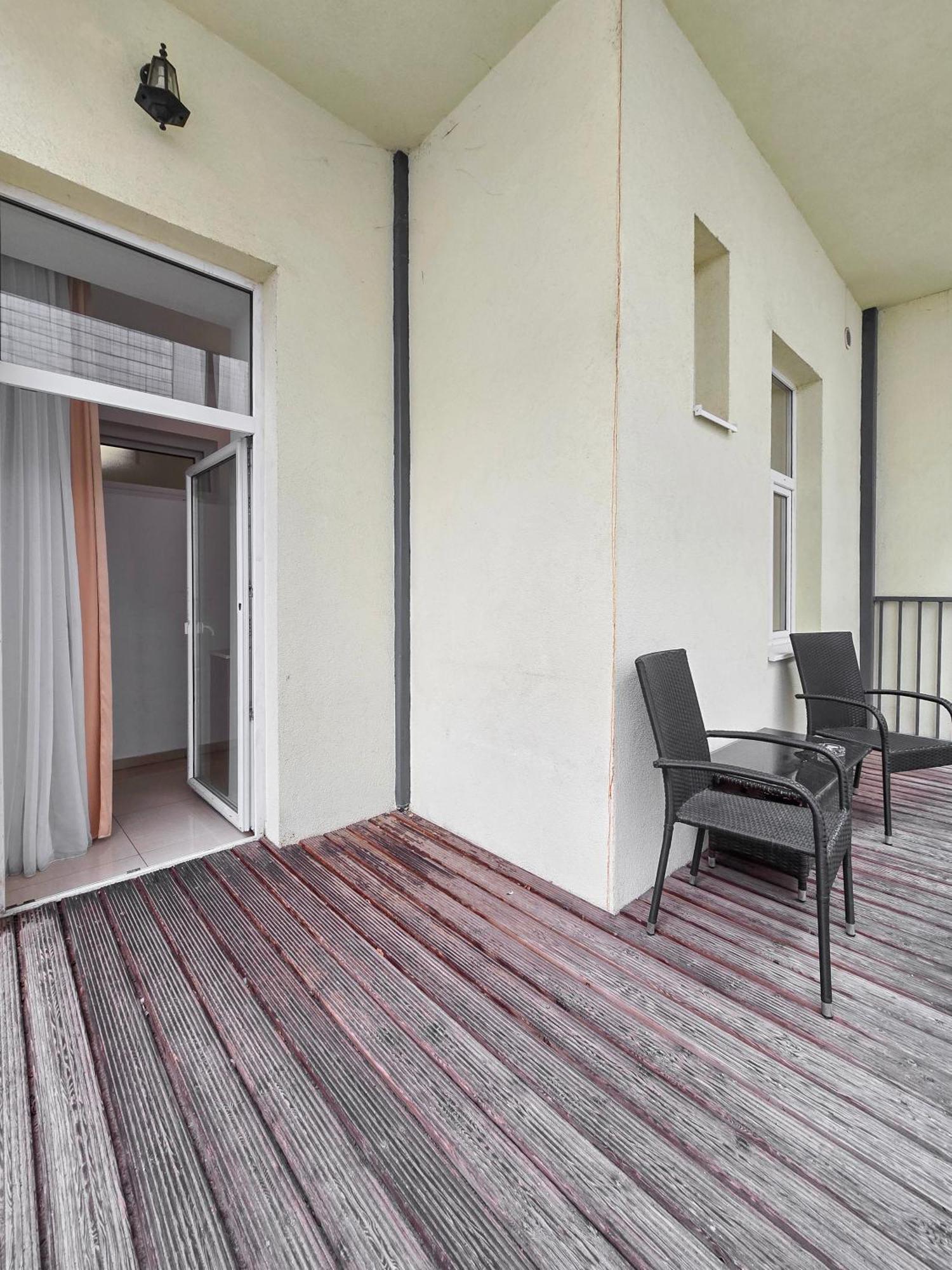 Spacious 3-bedroom Retreat With Balcony For 8 Near Millennium Tower * Wien