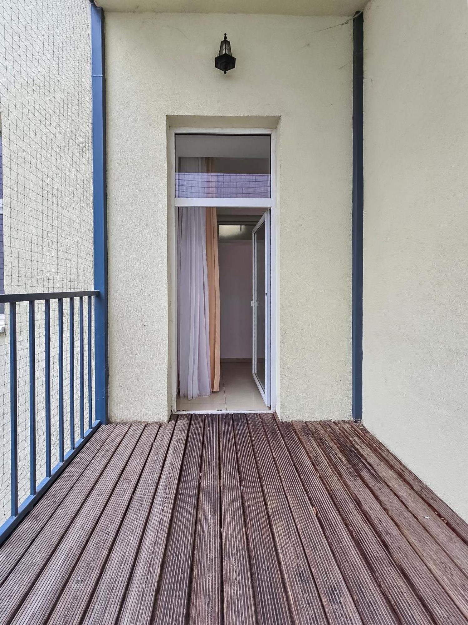 Spacious 3-bedroom Retreat With Balcony For 8 Near Millennium Tower