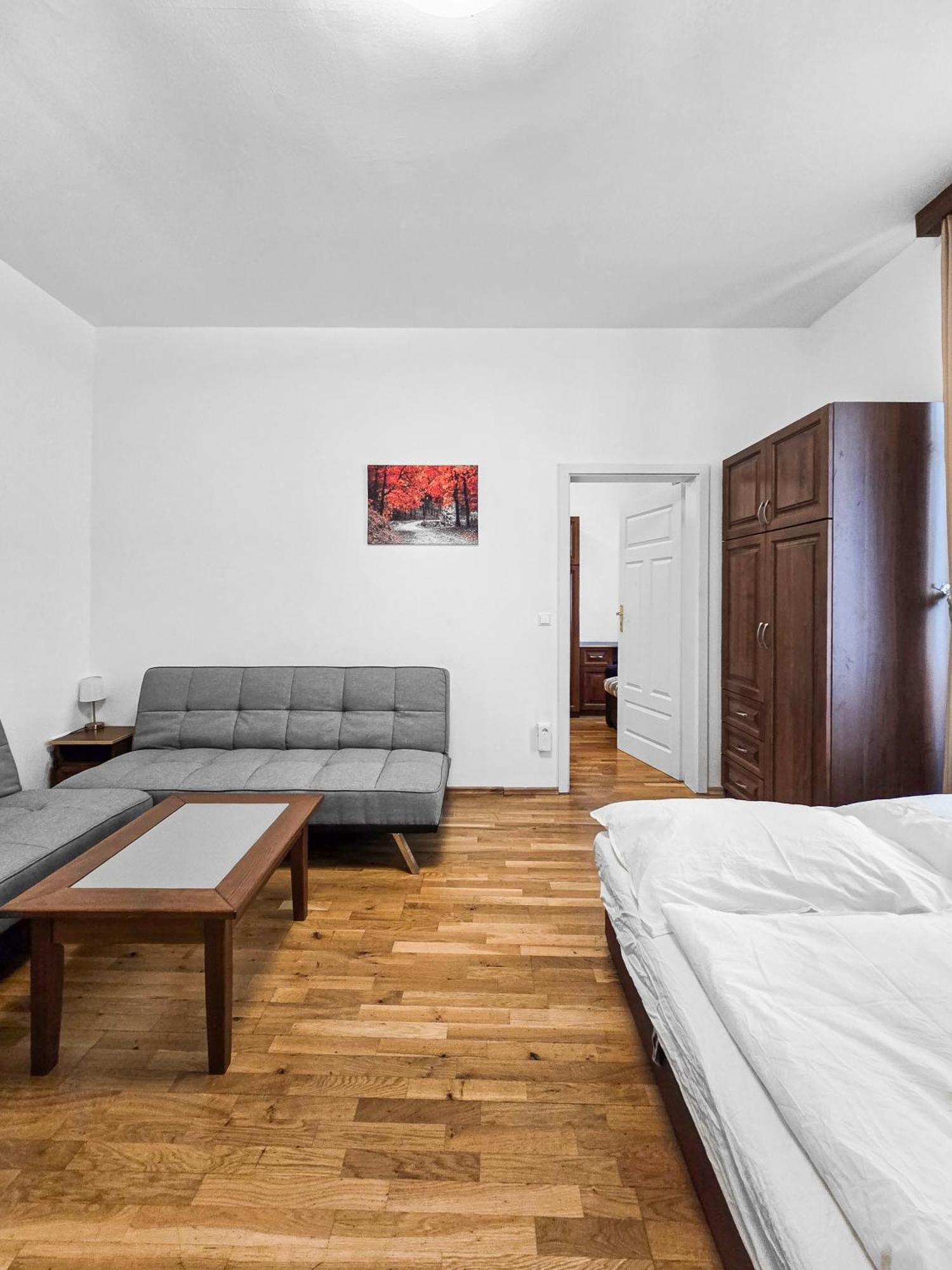 Spacious 3-bedroom Retreat With Balcony For 8 Near Millennium Tower Apartment