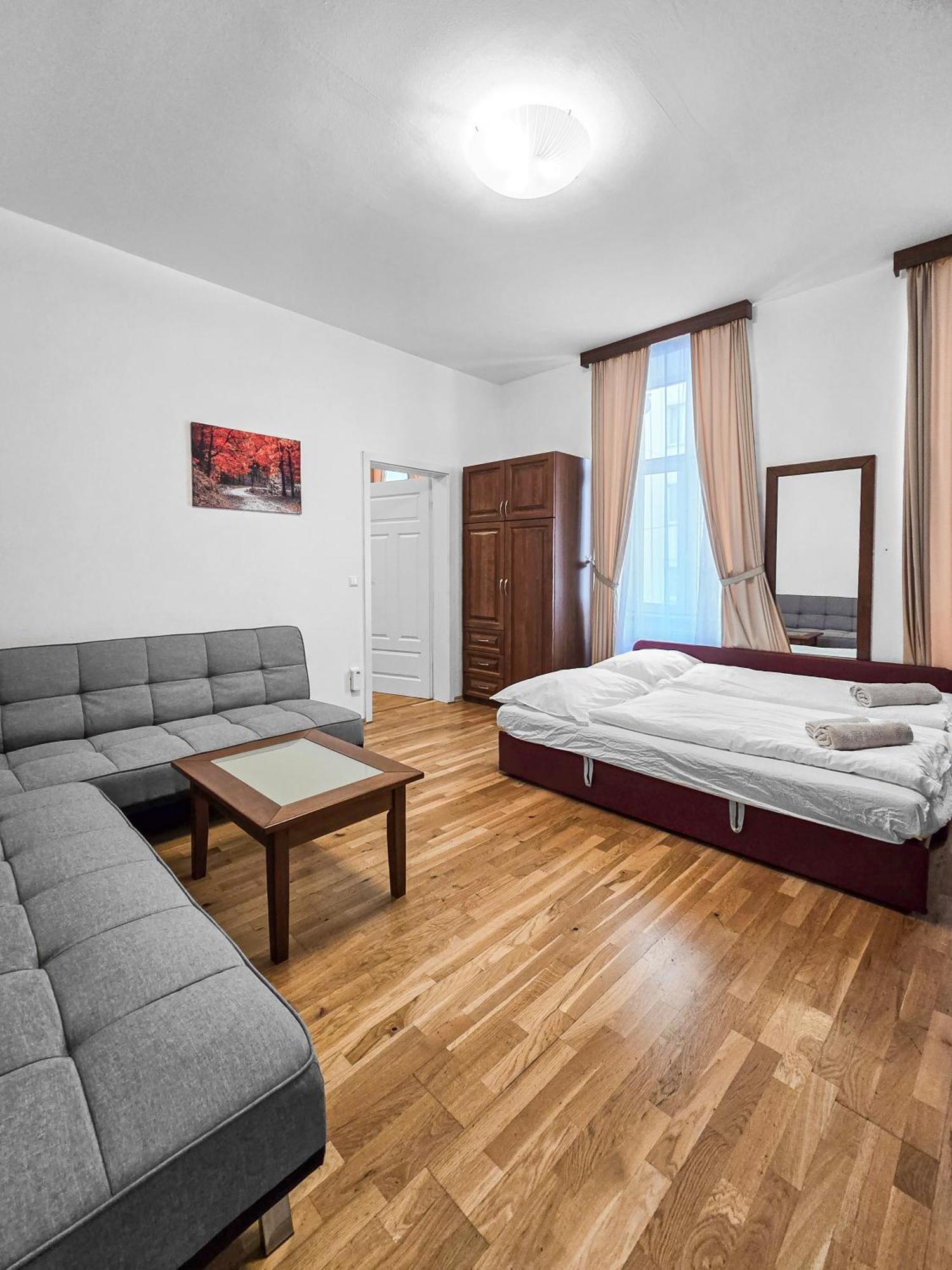 Spacious 3-bedroom Retreat With Balcony For 8 Near Millennium Tower Wien